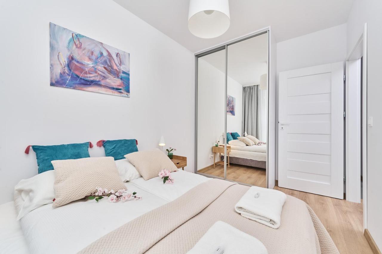Apartment Wichrowa With Free Garage Wroclaw By Noclegi Renters 외부 사진