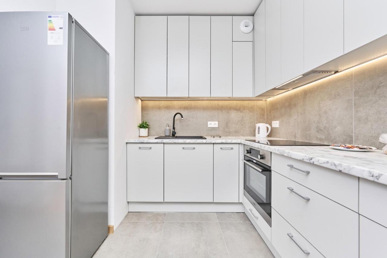Apartment Wichrowa With Free Garage Wroclaw By Noclegi Renters 외부 사진