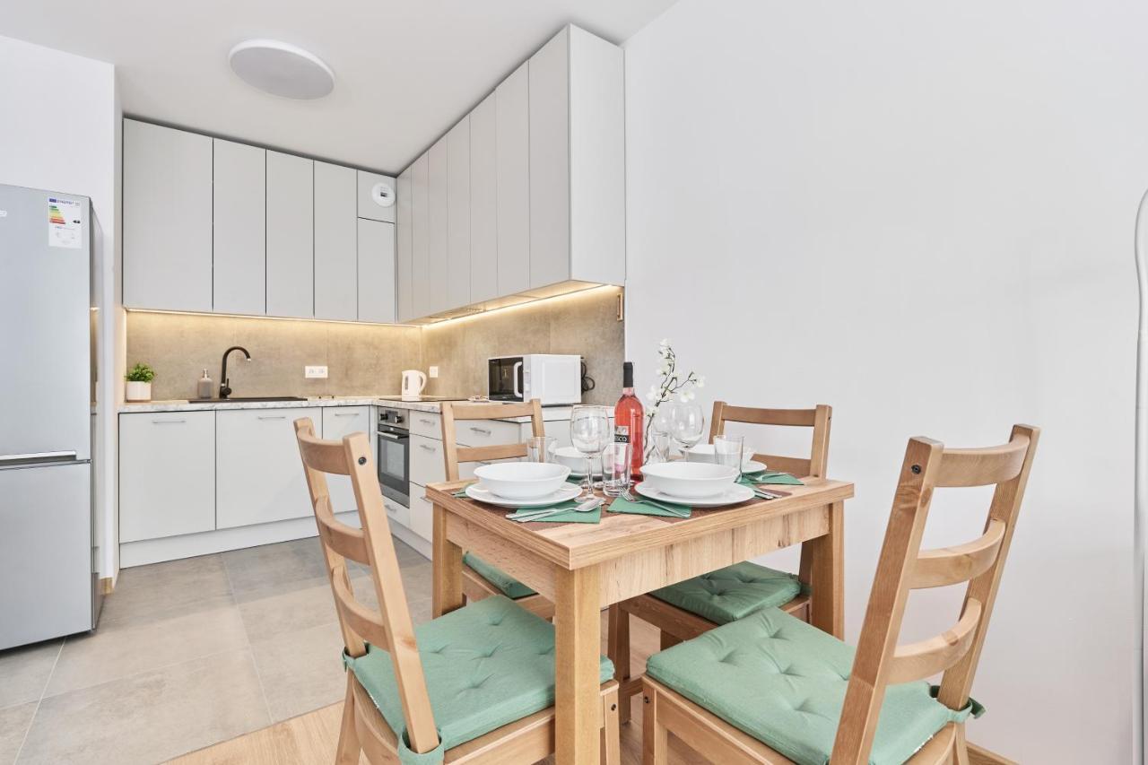 Apartment Wichrowa With Free Garage Wroclaw By Noclegi Renters 외부 사진