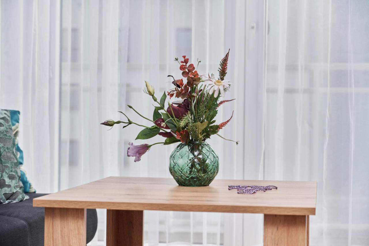 Apartment Wichrowa With Free Garage Wroclaw By Noclegi Renters 외부 사진